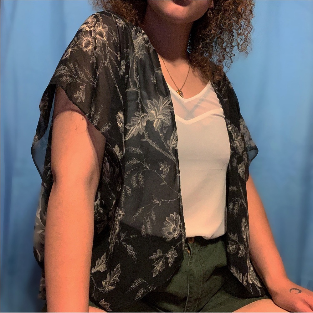 ✨Black and White Kimono🍃FIRMPRICE